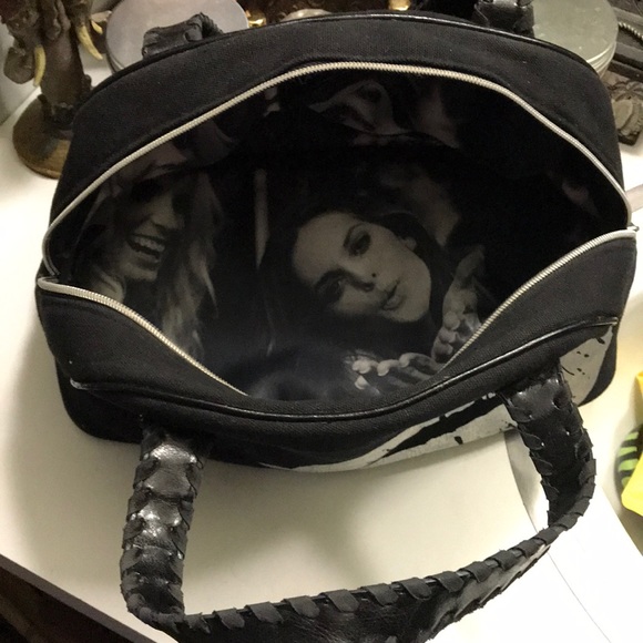 VICTORIAS REVERSIBLE MAKEUP/CLOTHING BAG - Picture 7 of 8